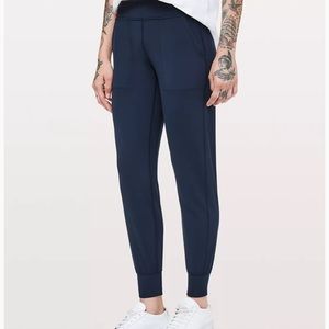 Lululemon Align 28” jogger in navy